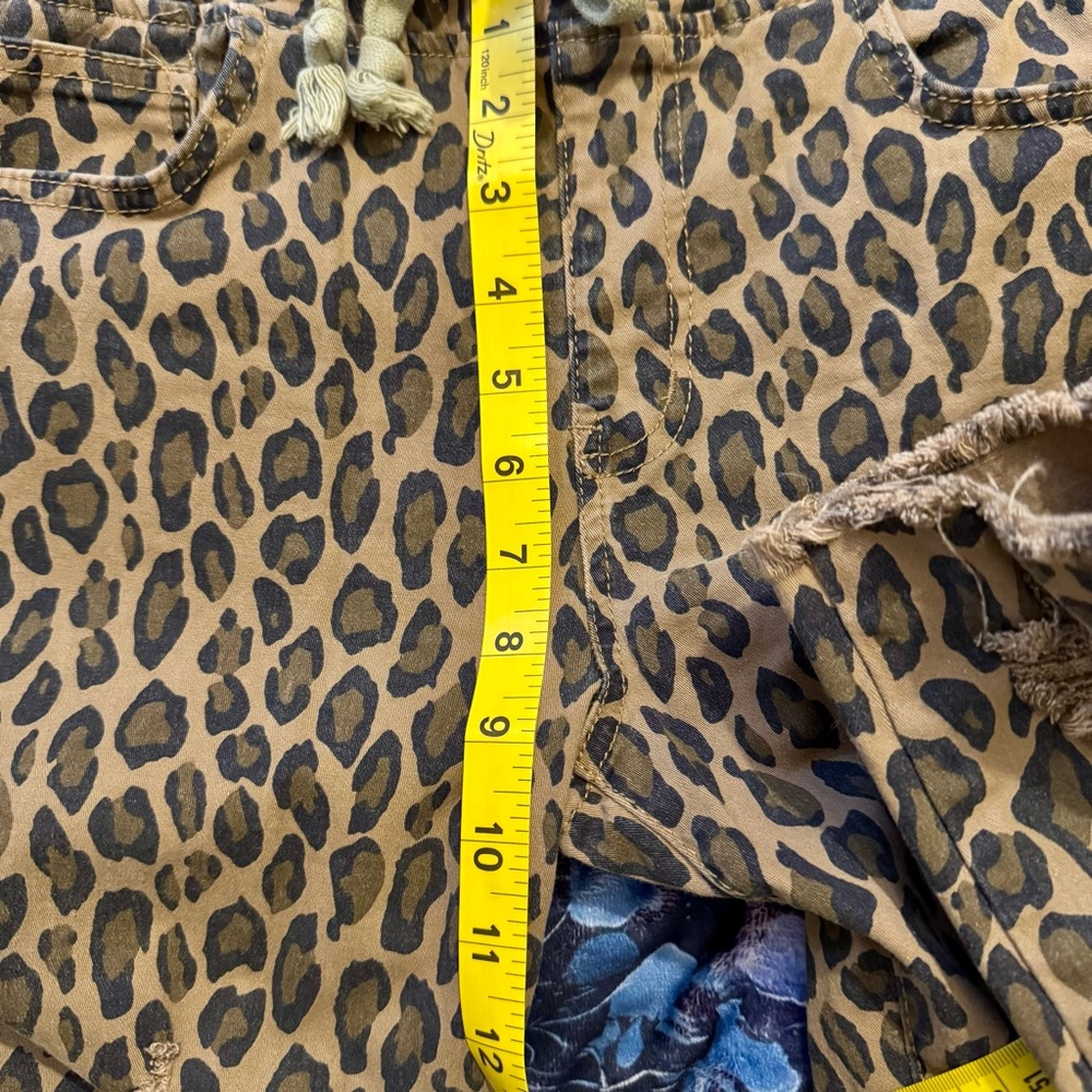 YMI Leopard Print Jogger Jeans M | Distressed Animal Print | Stretch - Picture 5 of 8